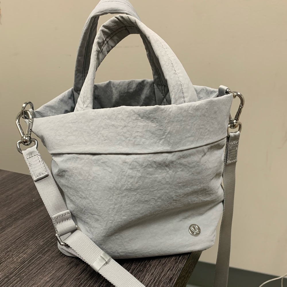 Lululemon micro bag
